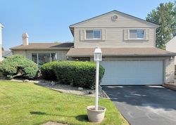 Pre-foreclosure in  MEADOWVIEW DR Hickory Hills, IL 60457