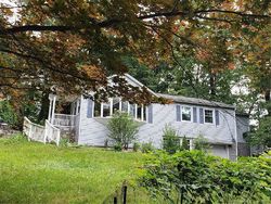 Pre-foreclosure in  BEVERLY DR Brookfield, CT 06804