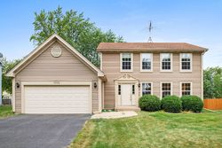 Pre-foreclosure in  OAK WOOD DR Carol Stream, IL 60188