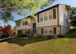 Pre-foreclosure in  JULIA TER Middletown, CT 06457