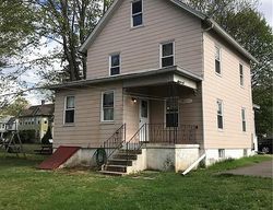 Pre-foreclosure in  5TH AVE Middletown, CT 06457