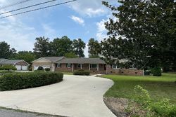 Pre-foreclosure in  COUNTRY CLUB DR Tullahoma, TN 37388