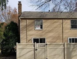 Pre-foreclosure in  LAKE RUN BLVD Stow, OH 44224