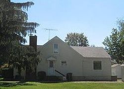 Pre-foreclosure in  STEWART AVE SW Massillon, OH 44646