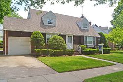 Pre-foreclosure in  FLORAL PKWY Floral Park, NY 11001