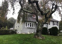 Pre-foreclosure in  WOODPECKER LN Mount Holly, NJ 08060