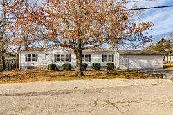  Laurel St, Hollister MO