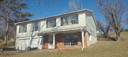 Pre-foreclosure in  BRENTWOOD PL NE Cedar Rapids, IA 52402