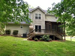 Pre-foreclosure in  LIVE OAK DR Flowery Branch, GA 30542