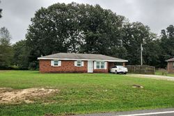 Pre-foreclosure in  COUNTY ROAD 38 Florence, AL 35634