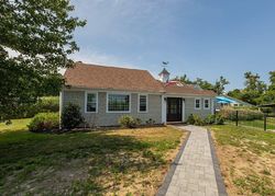 Pre-foreclosure in  POST LN Bay Shore, NY 11706