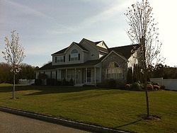 Pre-foreclosure in  DEER LN Manorville, NY 11949