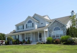 Pre-foreclosure in  DEER LN Manorville, NY 11949