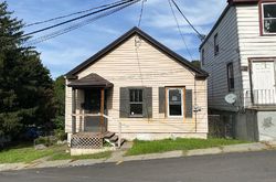 Pre-foreclosure in  MANN AVE Troy, NY 12180