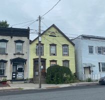 Pre-foreclosure in  RIVER ST Troy, NY 12180