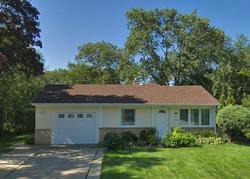 Pre-foreclosure in  WHITFIELD RD Northbrook, IL 60062