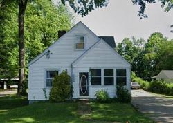 Pre-foreclosure in  APPLETON LN Louisville, KY 40216