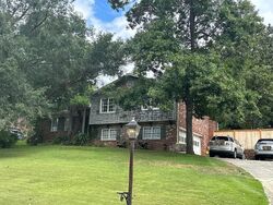 Pre-foreclosure in  CRESTBROOK RD Birmingham, AL 35223