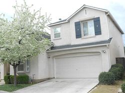 Pre-foreclosure in  N AVIGNON LN Clovis, CA 93619