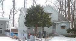 Pre-foreclosure in  EASTVIEW DR Waukegan, IL 60085