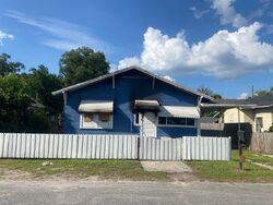 Pre-foreclosure in  W DREW ST Plant City, FL 33563