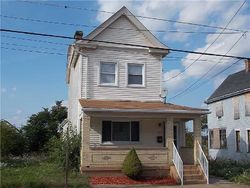 Pre-foreclosure in  E 15TH AVE Homestead, PA 15120