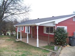 Pre-foreclosure in  RAINBOW DR Greenville, SC 29617