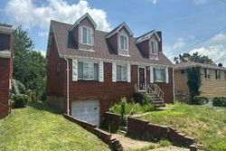 Pre-foreclosure in  CALISTOGA PL Pittsburgh, PA 15221