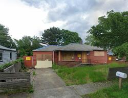 Pre-foreclosure in  SE 84TH AVE Portland, OR 97266