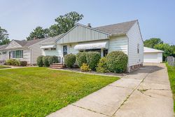Pre-foreclosure in  GREEN DR Eastlake, OH 44095