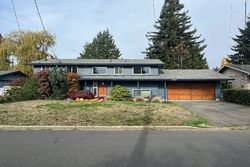 Pre-foreclosure in  SE 236TH ST Kent, WA 98031