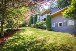 Pre-foreclosure in  102ND AVE NE Bothell, WA 98011