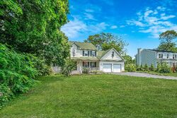 Pre-foreclosure in  ARIEL CT Rocky Point, NY 11778