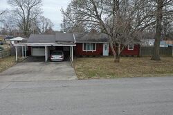 Pre-foreclosure in  LINDEN RD Jeffersonville, IN 47130