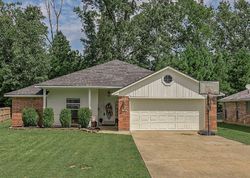 Pre-foreclosure in  RED OAK LN Haughton, LA 71037