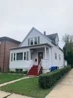 Pre-foreclosure in  W GIDDINGS ST Chicago, IL 60630