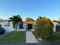 Pre-foreclosure in  NE 211TH ST Miami, FL 33179