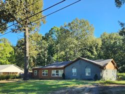 Pre-foreclosure in  CAROLINE DR Horn Lake, MS 38637