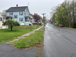 Pre-foreclosure in  COLUMBUS AVE Meriden, CT 06451