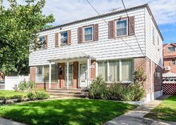 Pre-foreclosure Listing in 65TH AVE FRESH MEADOWS, NY 11365