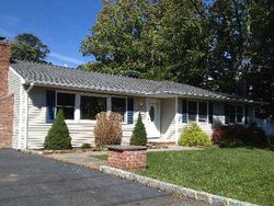 Pre-foreclosure in  HELEN AVE Smithtown, NY 11787