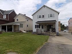 Pre-foreclosure in  HOLLAND ST Vandergrift, PA 15690