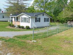 Pre-foreclosure in  HARMON ST Cumberland Gap, TN 37724