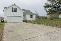 Pre-foreclosure in  PEACH GROVE LN Woodlawn, TN 37191