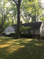 Pre-foreclosure in  STONELEIGH RD Cleveland, OH 44121