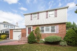 Pre-foreclosure in  HASTINGS DR Merrick, NY 11566