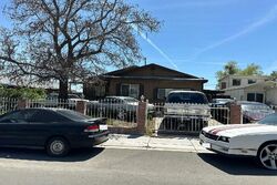 Pre-foreclosure in  DENSLOWE DR Reno, NV 89512