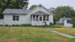 Pre-foreclosure in  13TH AVE Rock Falls, IL 61071
