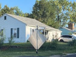  S 13th St, Pekin IL