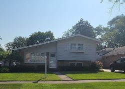 Pre-foreclosure in  KNOX AVE Midlothian, IL 60445
